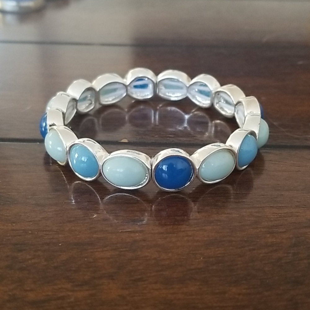 Liz Clairborne Blue stone bracelet